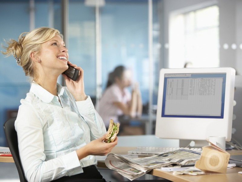 10 trucchi per mangiare bene anche in ufficio