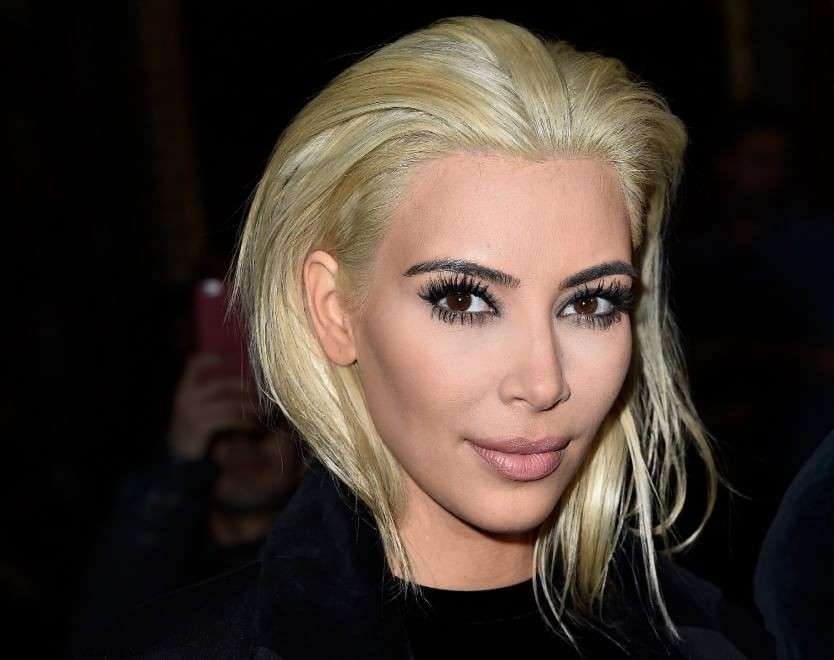 Kim Kardashian diventa bionda: look da femme fatale per la star [FOTO]