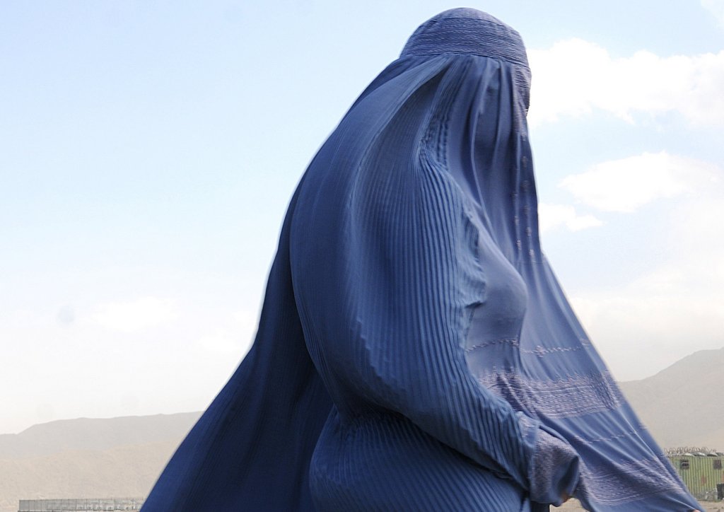 afghana-violentata