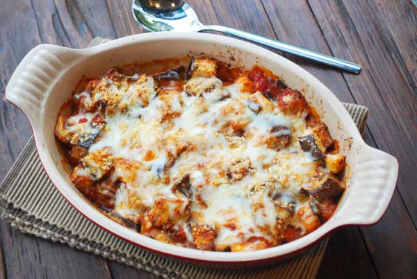 Melanzane al forno con pomodoro e mozzarella, ricetta light