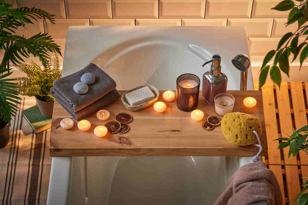vasca da bagno stile spa con candele e piante