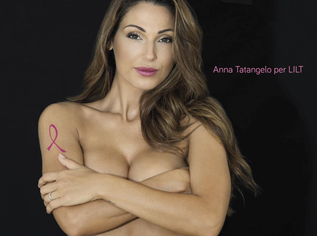 Anna Tatangelo in posa sensuale per la lotta contro i tumori, insorgono le femministe