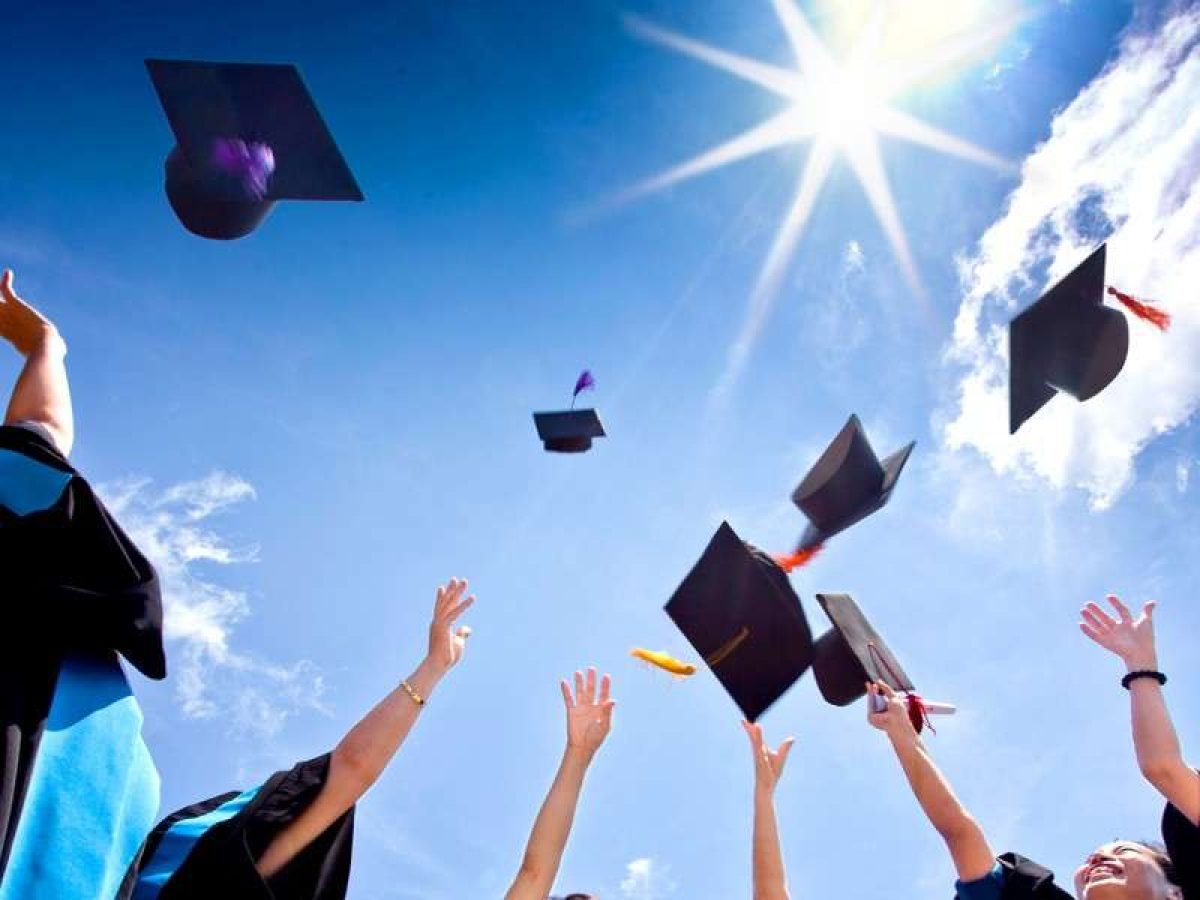 Cappelli di laurea fai da te: tante idee originali [FOTO] | Pourfemme