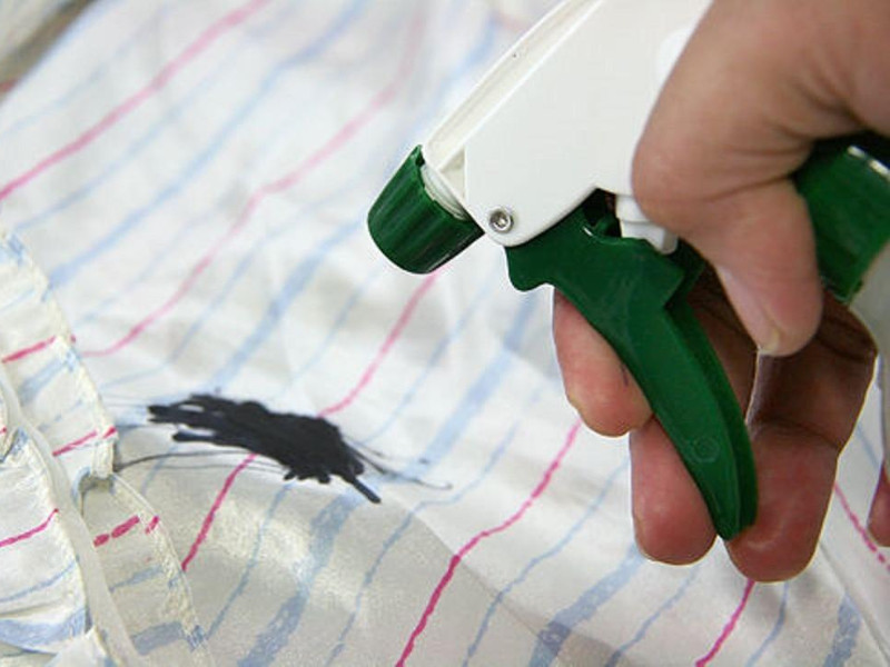 Come rimuovere le macchie di inchiostro dai tessuti