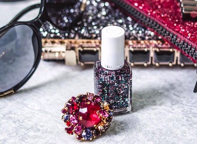 come rimuovere lo smalto glitter cover