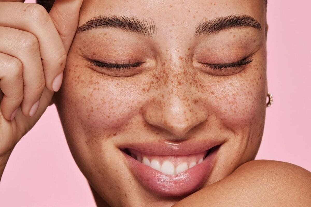 modella con pelle luminosa - creme viso vitamina c