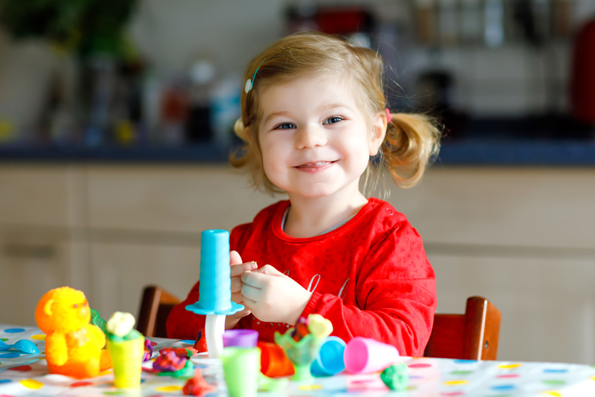 Lavoretti per bambini di 2 anni: idee creative e semplici da realizzare