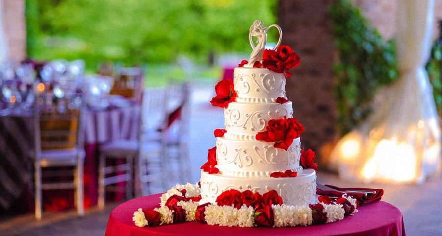 Torte nuziali bianche e rosse