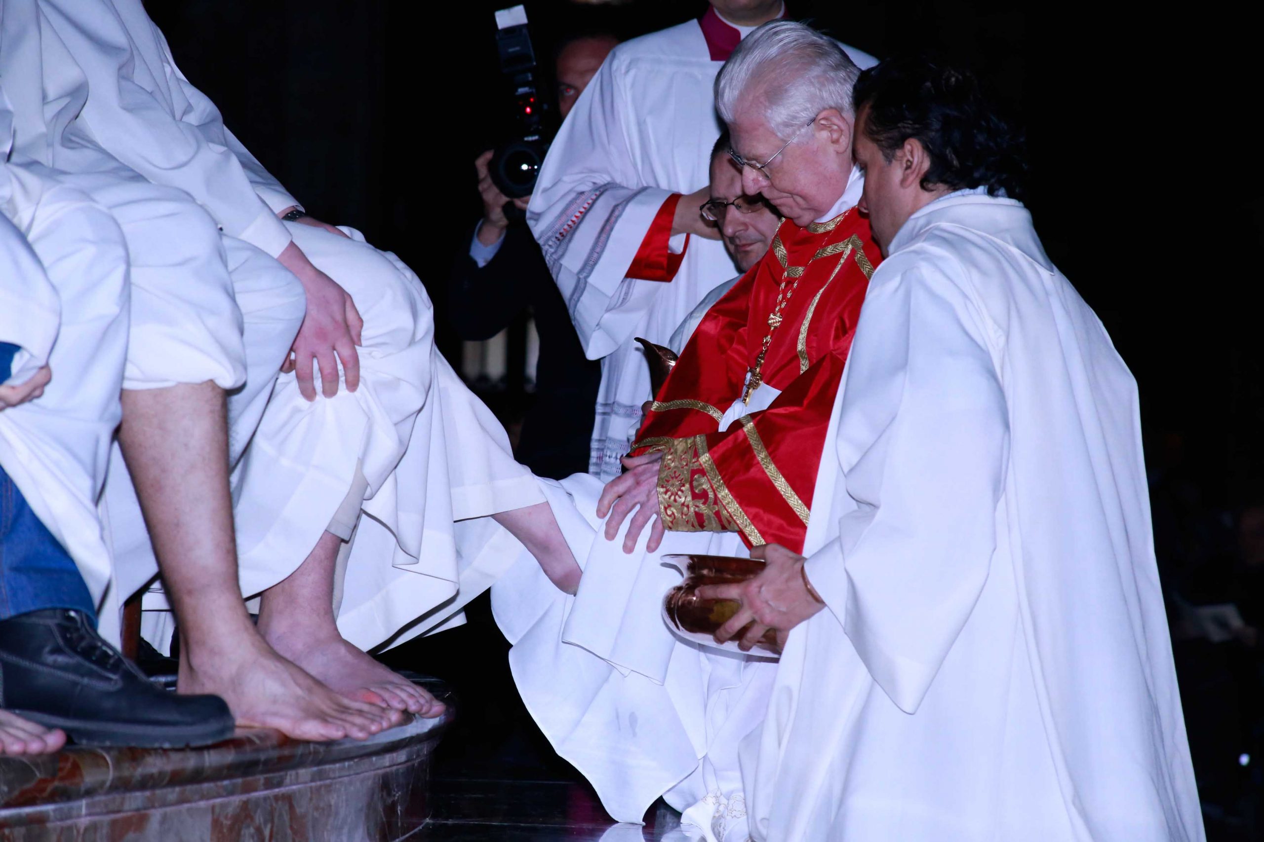 Milano, la lavanda dei piedi alle donne al Duomo: un’apertura attesa da decenni