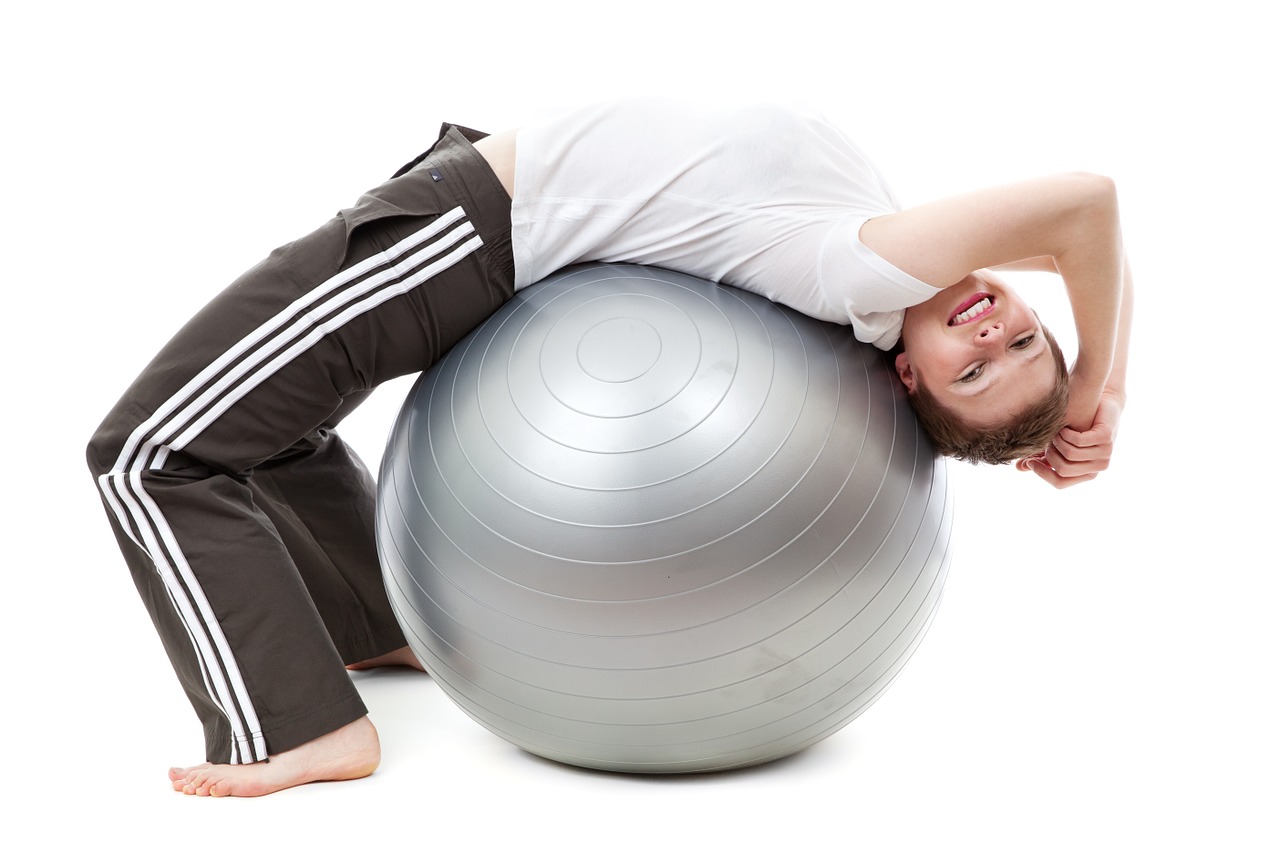 Gym ball: 5 esercizi per dimagrire e scolpire i muscoli