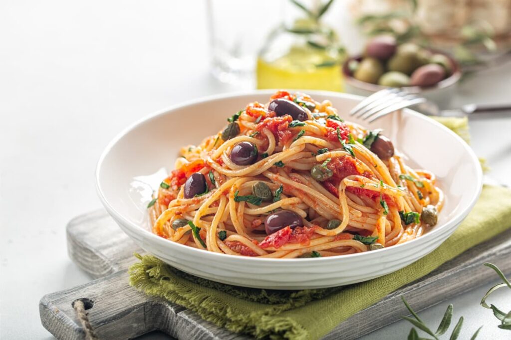 primo piatto vegano pasta alla puttanesca