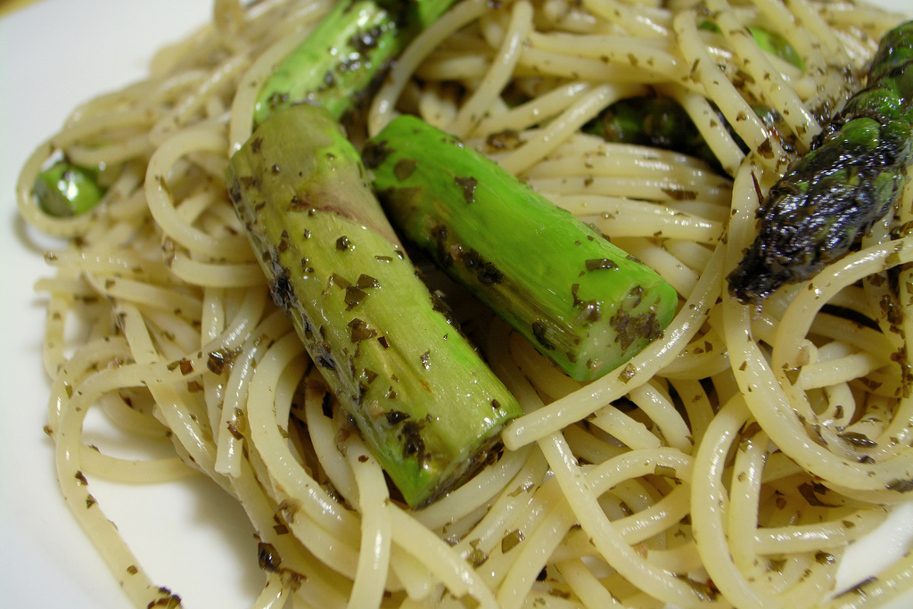 Spaghetti agli asparagi, ricetta light