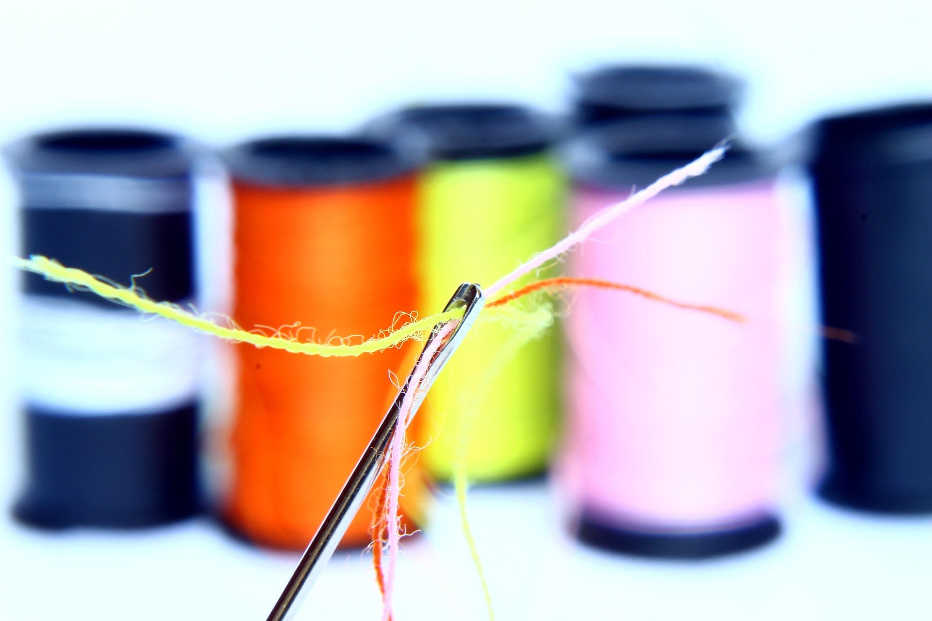 Insegnare ai bambini a cucire: come fare e tante idee creative [FOTO]