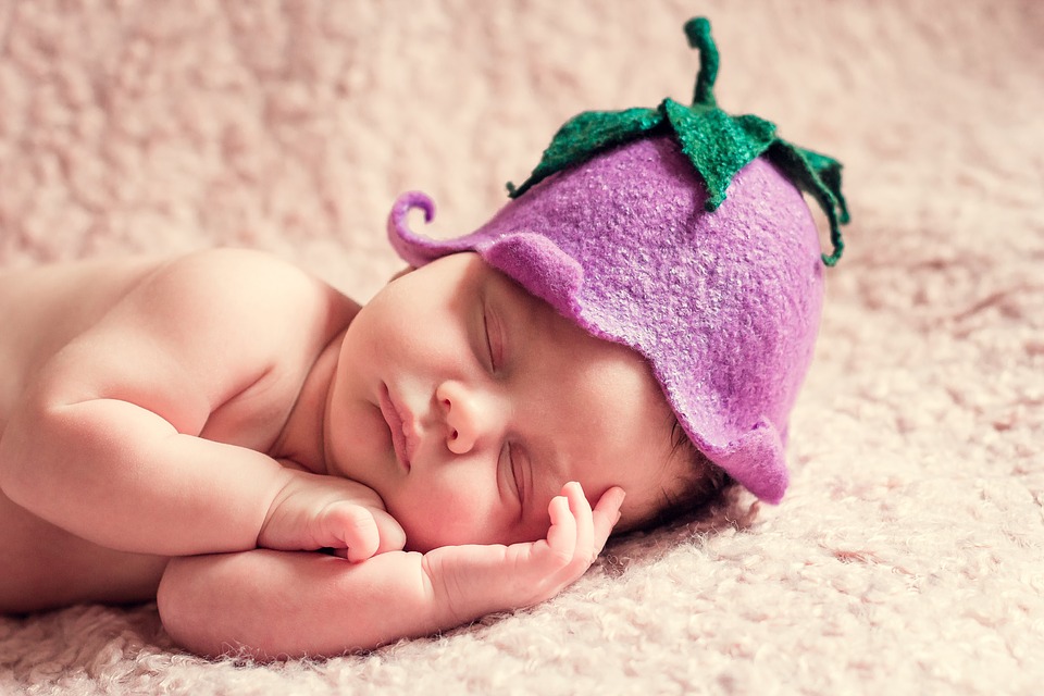 Quanto dorme un neonato? La tabella del sonno mese per mese
