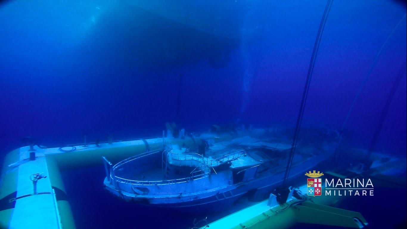 Affonda barcone nel Canale di Sicilia: cadaveri di 10 donne