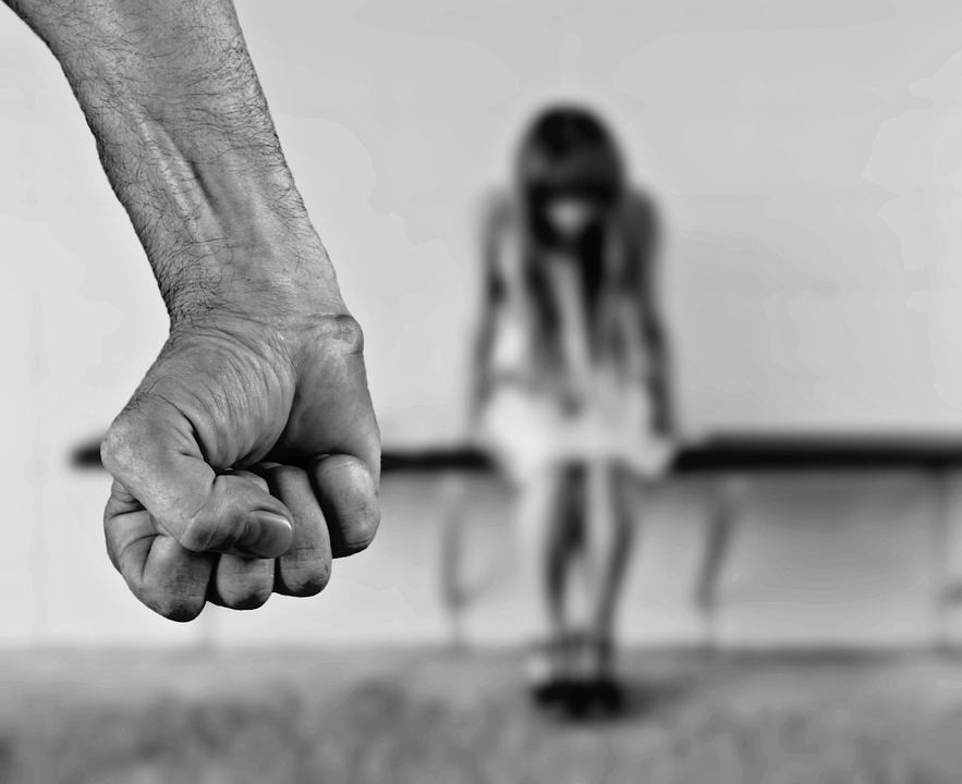 Violenza sulle donne: a chi rivolgersi per chiedere aiuto