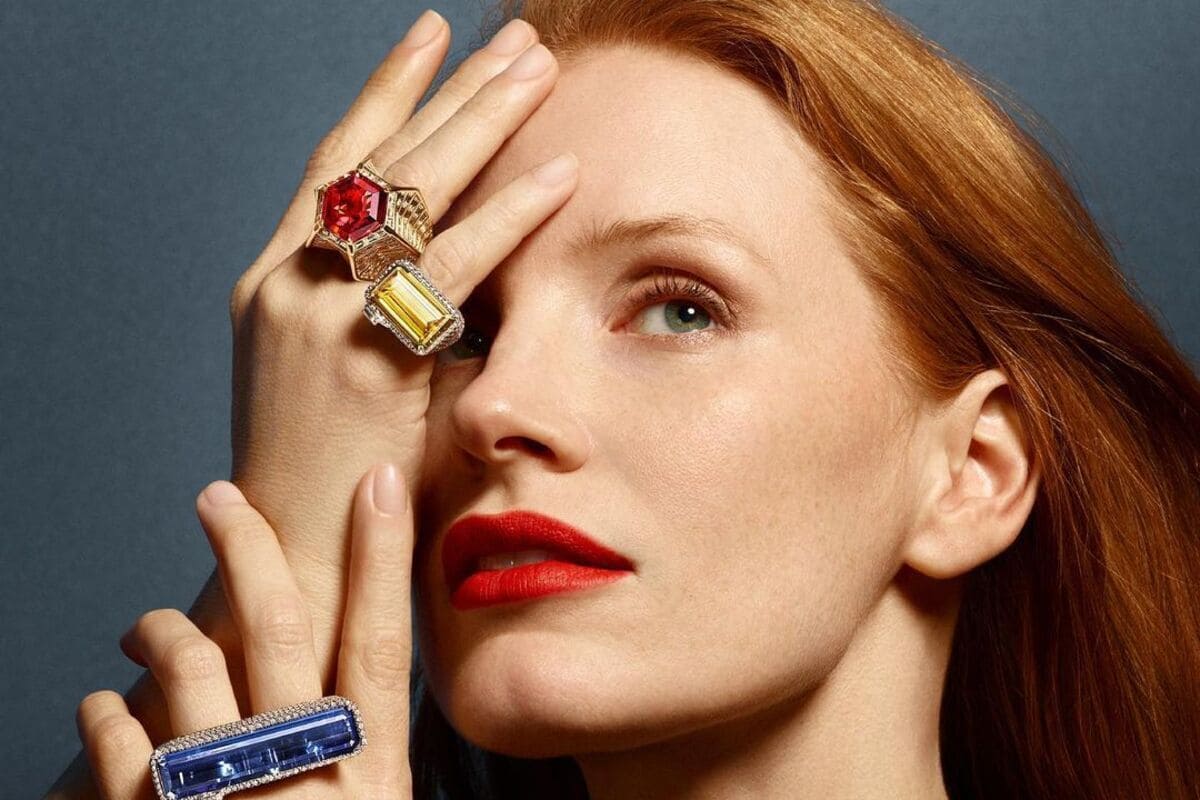 Scatto di Jessica Chastain da vicino con make-up luminoso - Migliore cipria con un buon inci