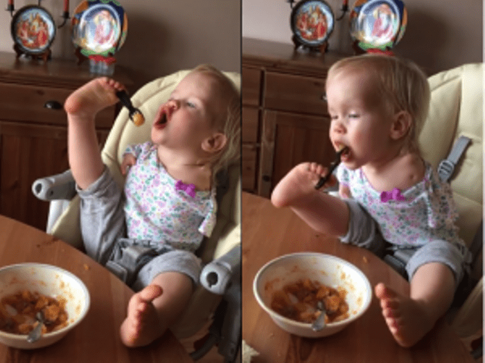 La bambina russa nata senza braccia mangia da sola: il video diventa virale