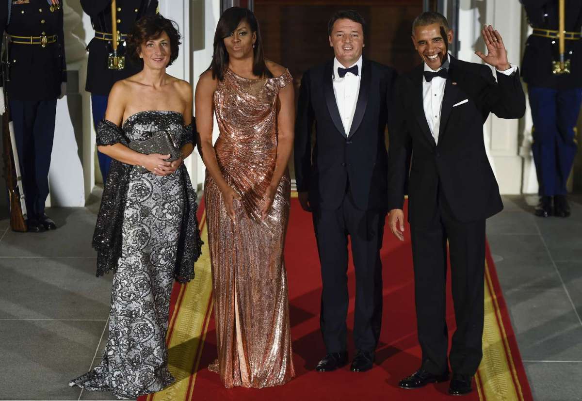 Agnese Landini con il marito Matteo Renzi alla Casa Bianca: piovono insulti sul web [FOTO]