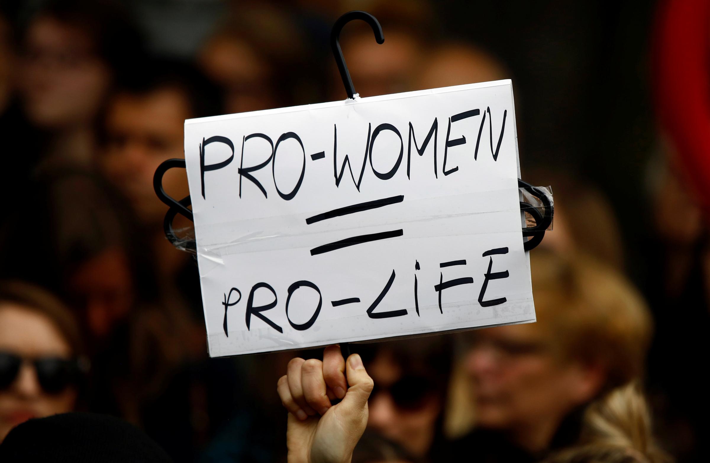 Legge anti-aborto in Polonia: vincono le proteste e il Parlamento fa dietrofront