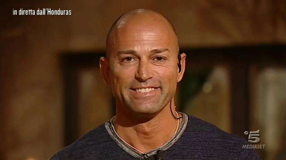 Grande Fratello Vip: Stefano Bettarini in lacrime e querelato una seconda volta [FOTO]