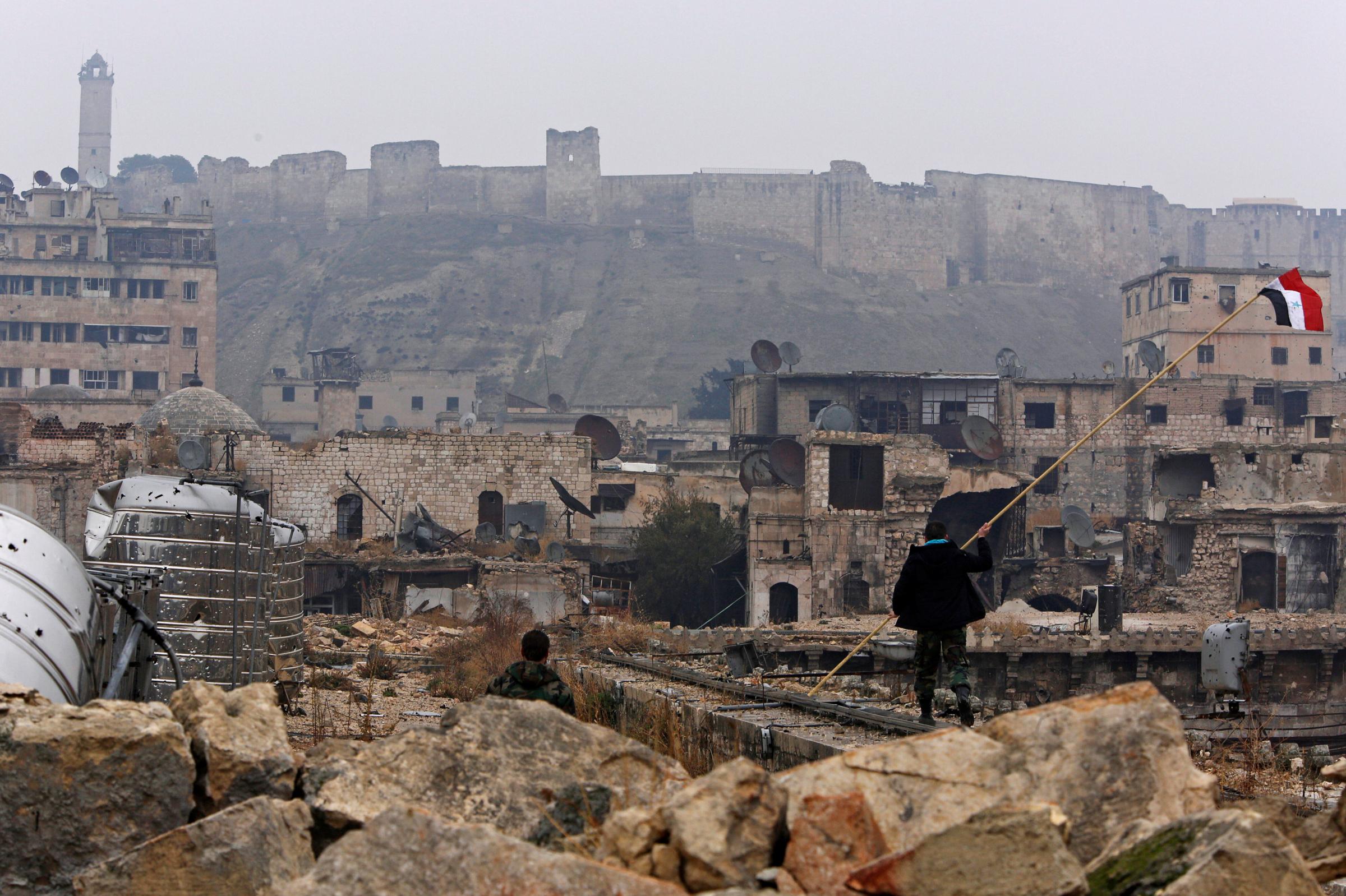 Guerra in Siria: ad Aleppo le donne si suicidano per non finire vittime di stupri dei miliziani