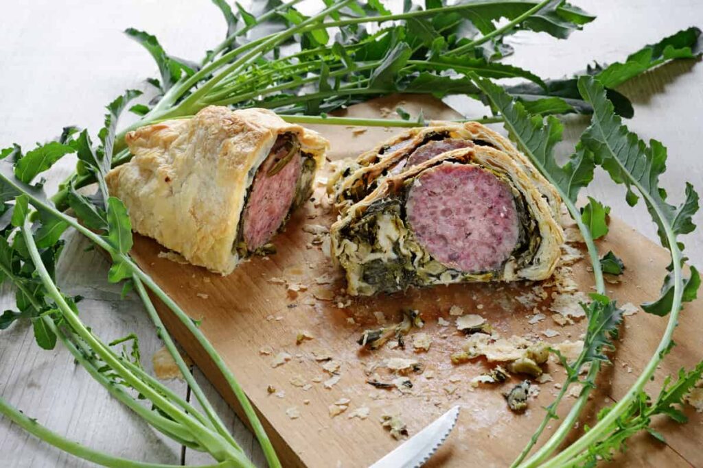 cotechino con spinaci in crosta di pasta sfoglia