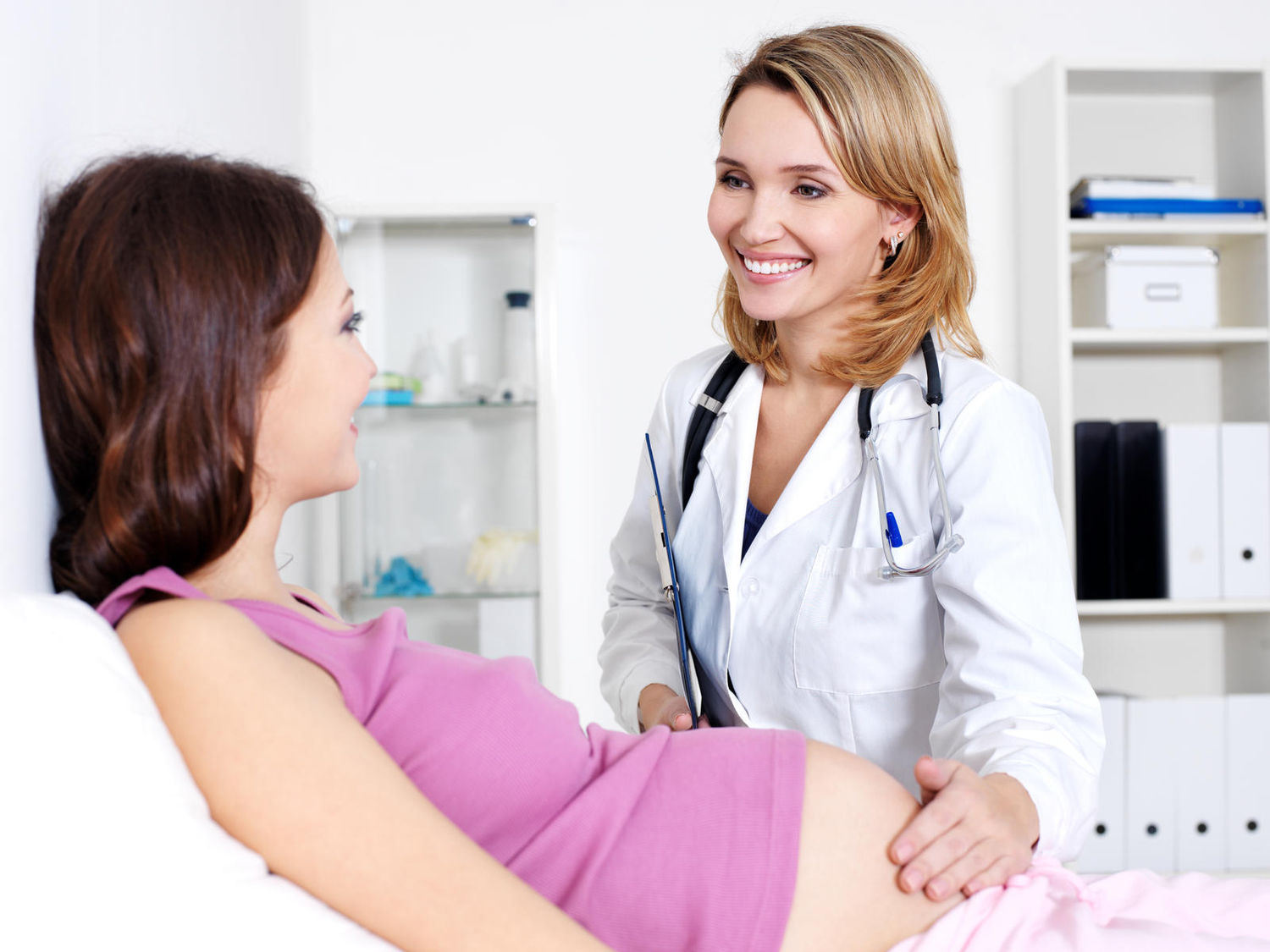 Posizioni del parto: le più giuste per partorire prima e sentire meno dolore