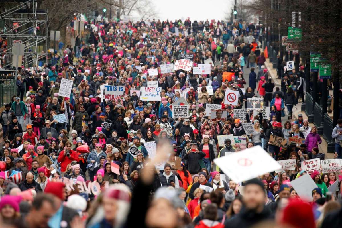 La marcia delle donne contro Trump: folla oceanica [FOTO]
