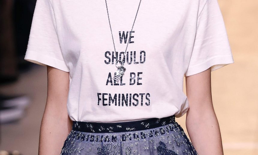 Dior: le t-shirt con slogan femminista sono il must have del momento