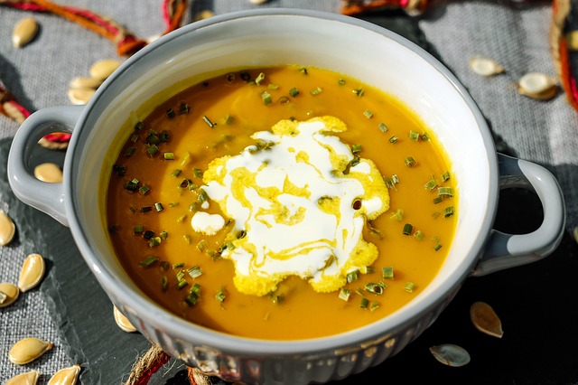 Zuppa zucca, feta e zenzero: la ricetta light e sfiziosa