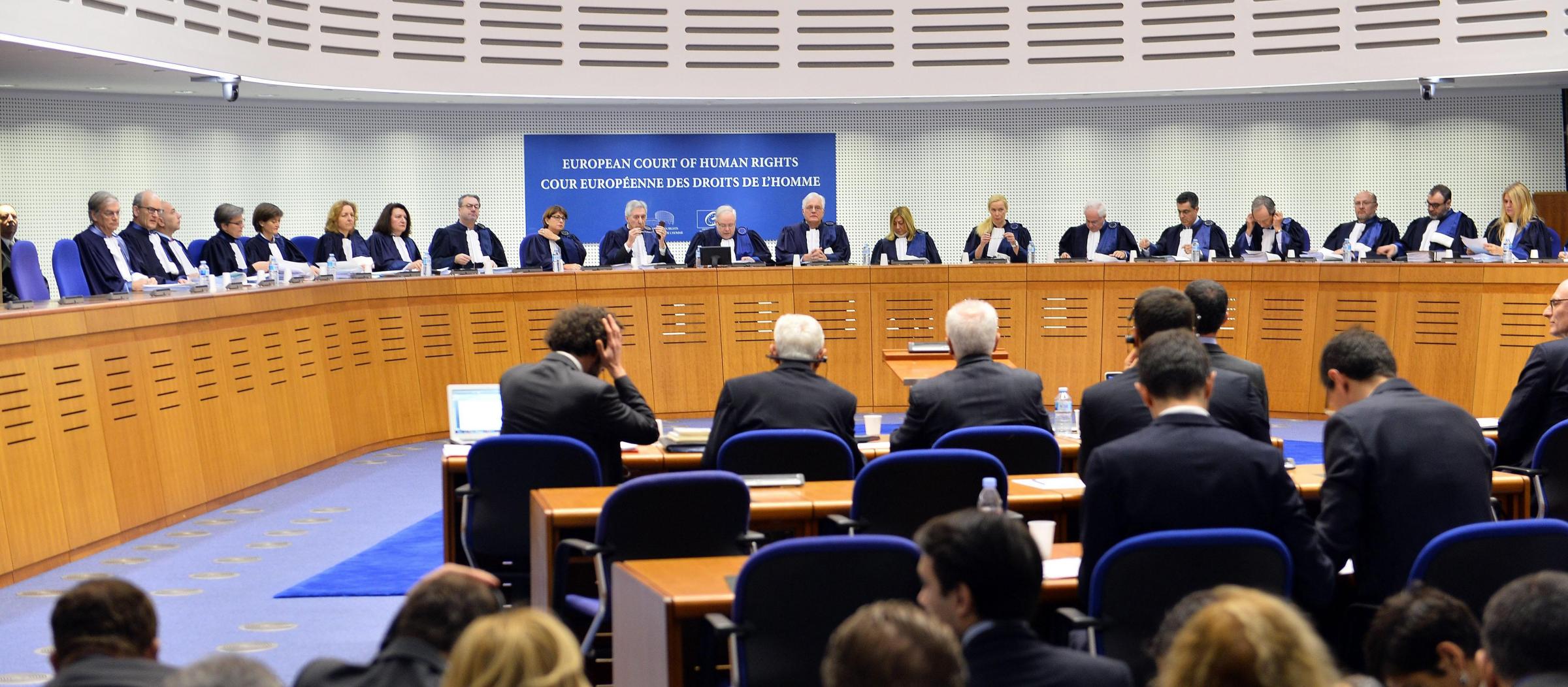 Amal Clooney a Strasburgo per difendere l'Armenia