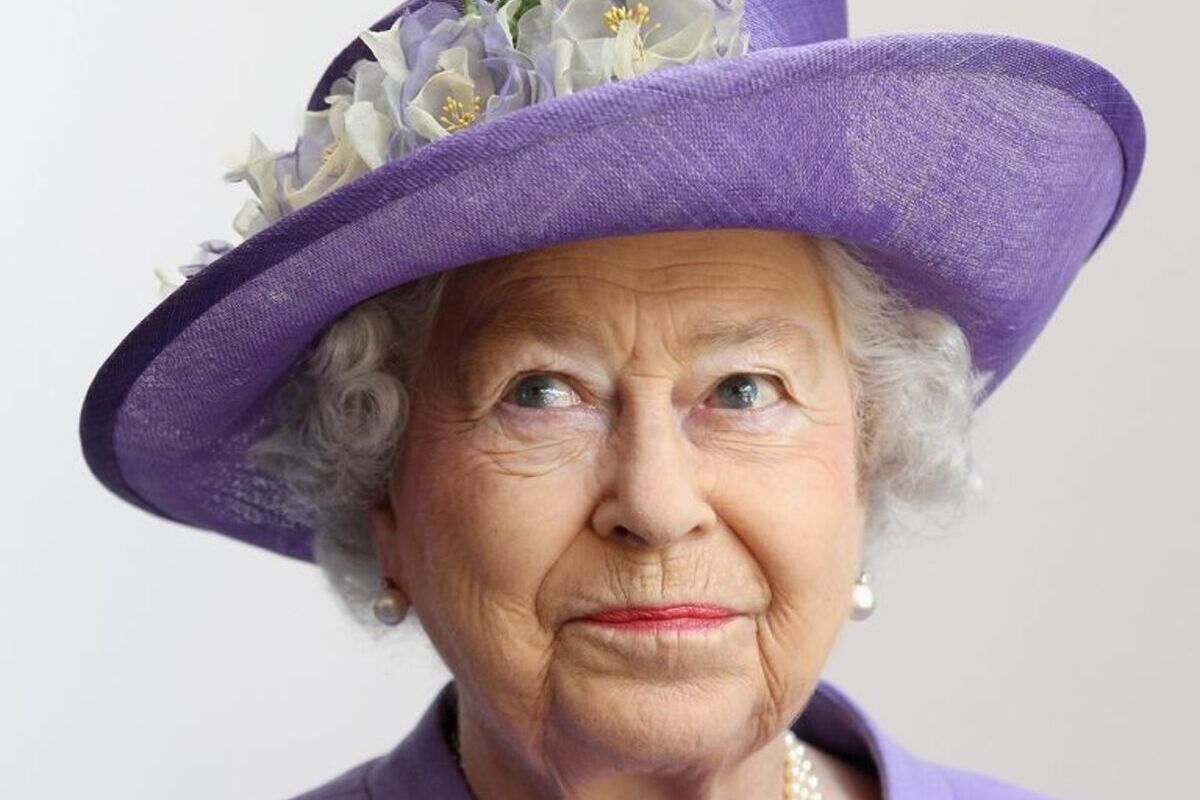 Regina Elisabetta II: i look più belli di sempre