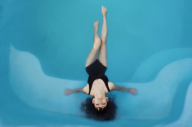 Woga: yoga in acqua, cosa è e quali sono i suoi benefici