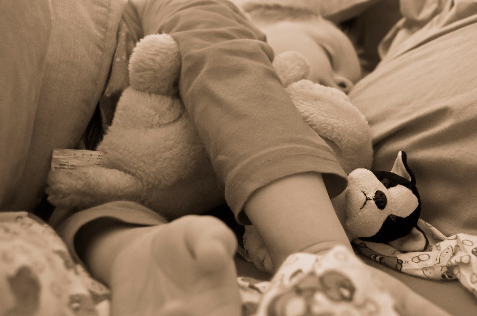 Mononucleosi nei bambini: sintomi, contagio e come si cura