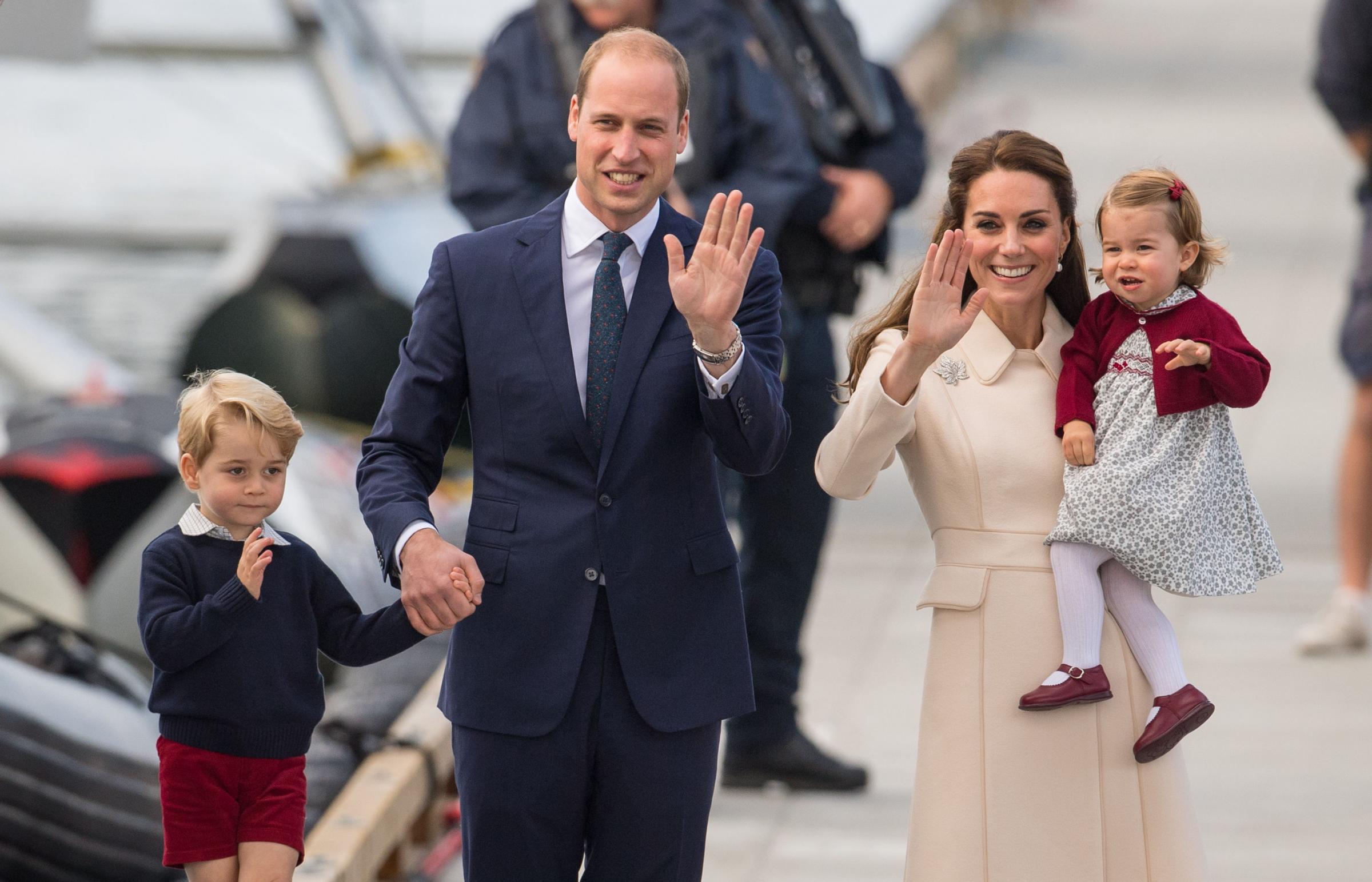 Kate Middleton, la dura decisione: George e Charlotte sono troppo vivaci