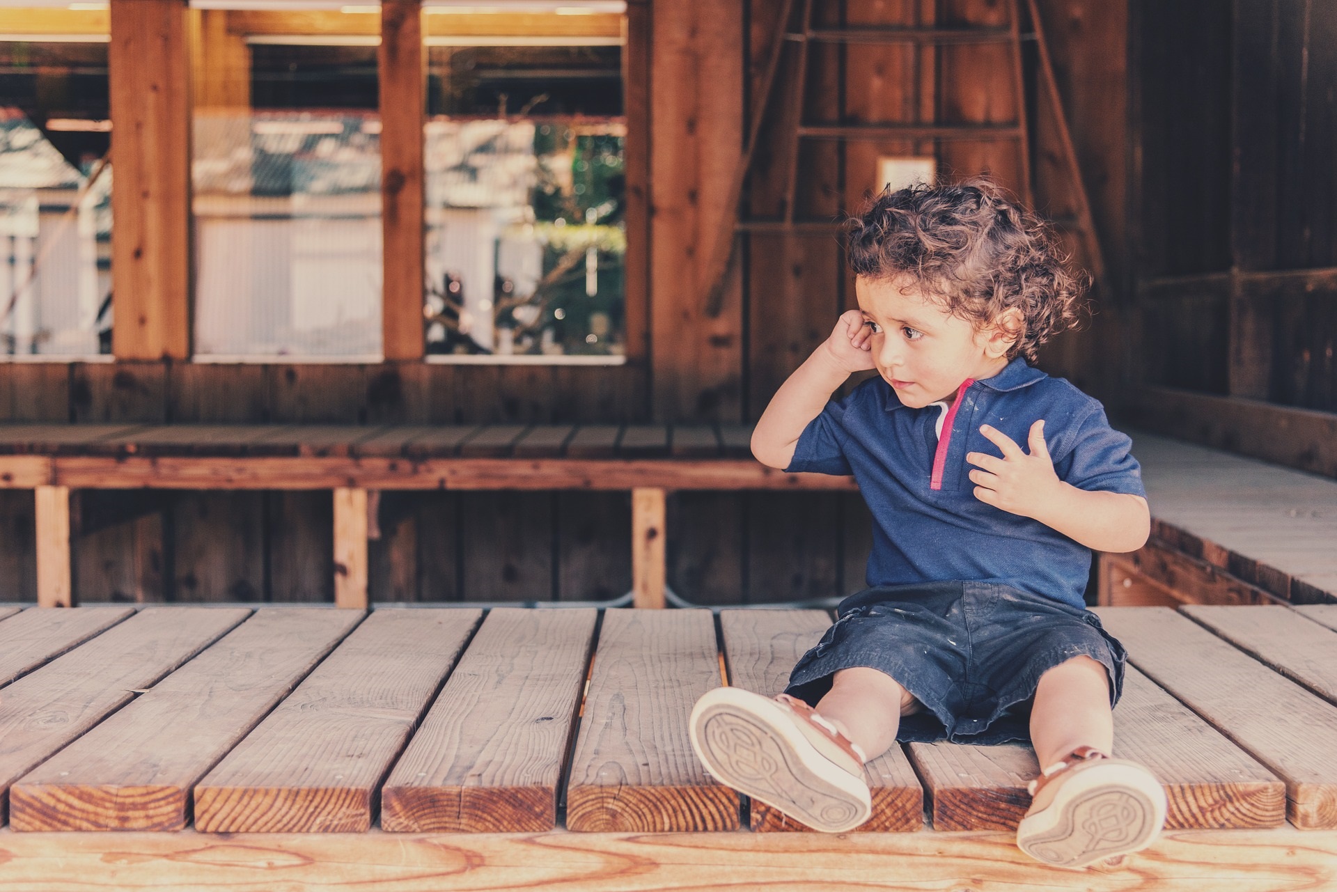 Otite bambini: sintomi, cause e rimedi naturali