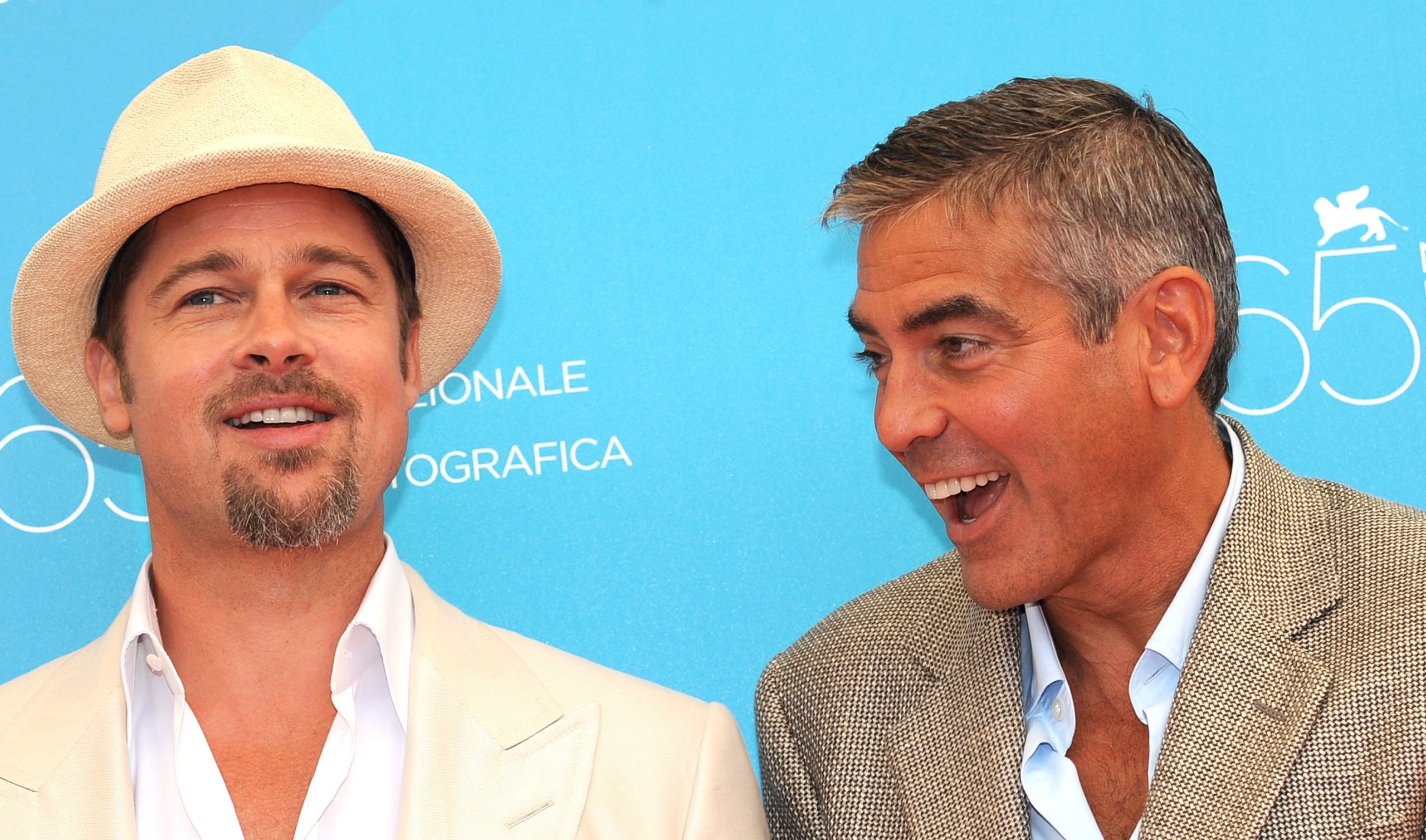 Brad Pitt incontra i gemelli di George Clooney e Amal Alamuddin