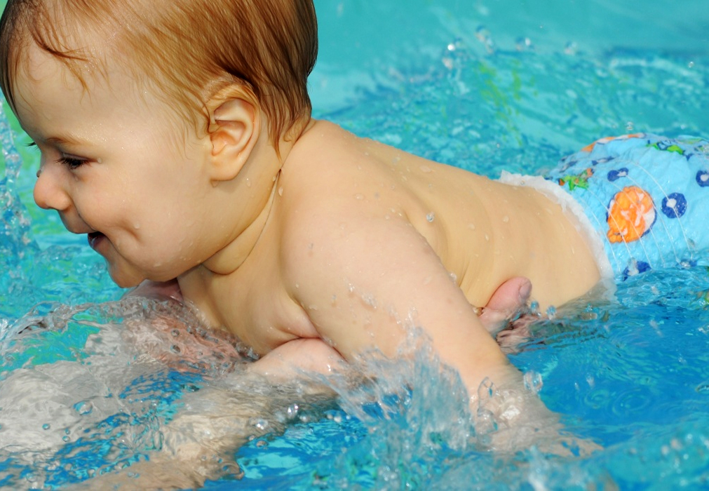 Pannolini per il mare e la piscina: consigli utili