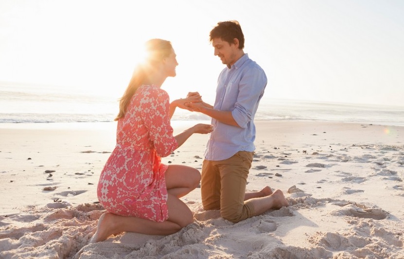 Proposta di matrimonio da lei a lui: come chiedergli di sposarti