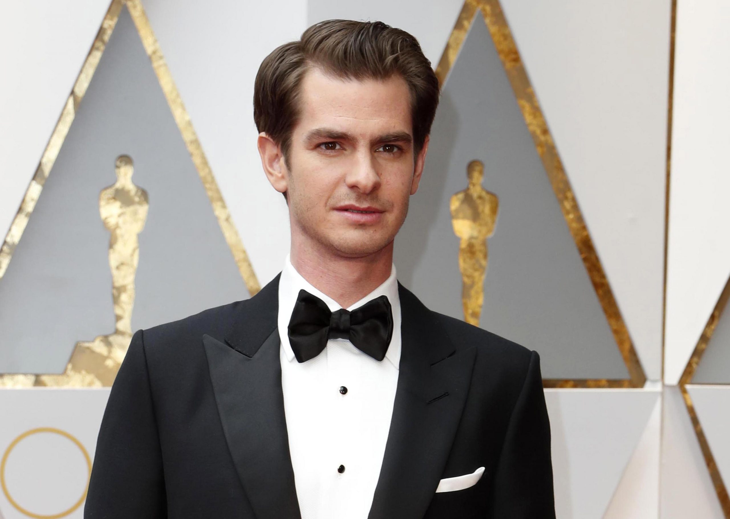 Andrew Garfield: Sono gay, ma non vado a letto con gli uomini