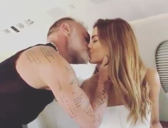 Gianluca Vacchi e Ariadna Gutierrez stanno insieme: il bacio su Instagram