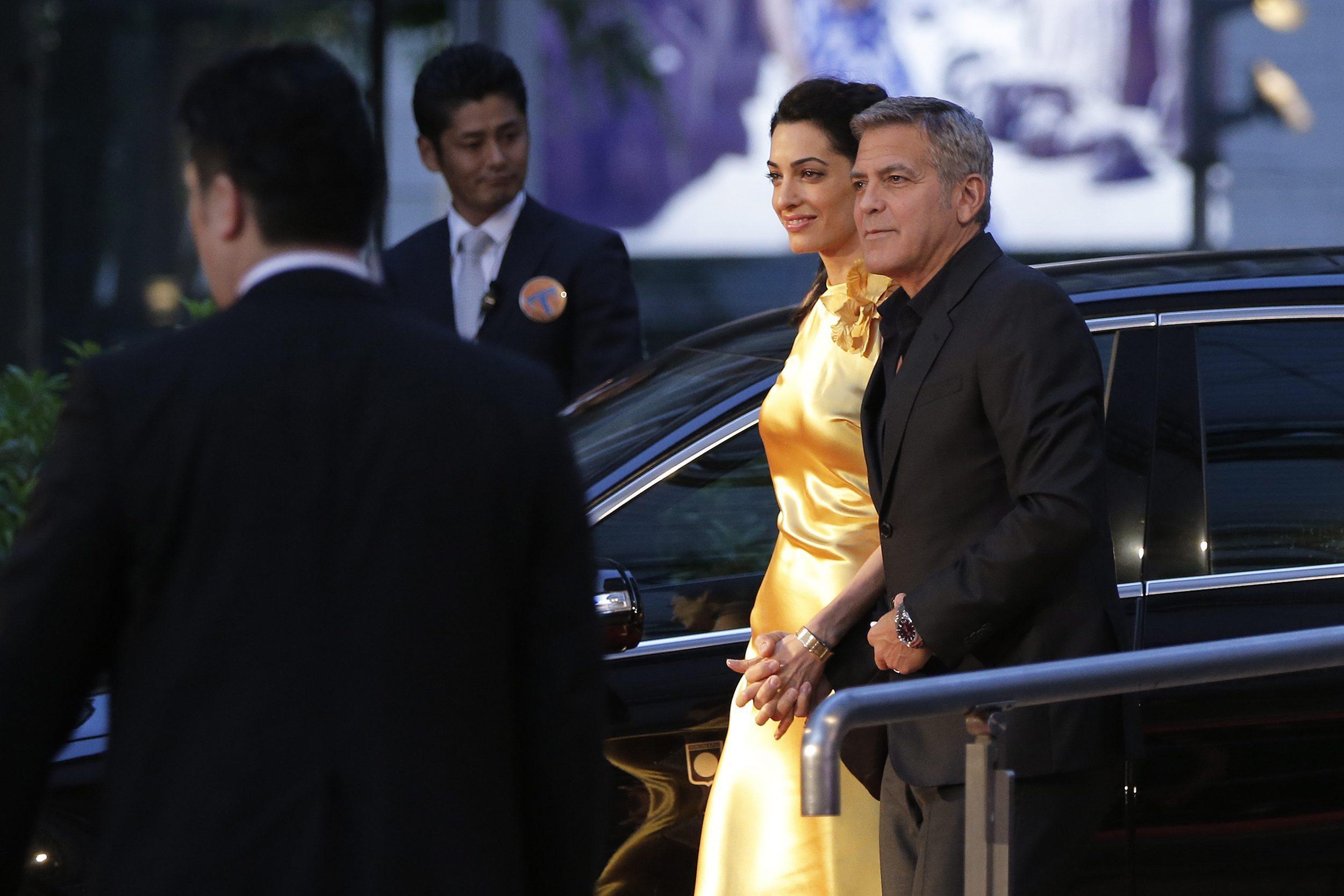 George Clooney e Amal Alamuddin a cena sul Lago di Como senza i gemelli