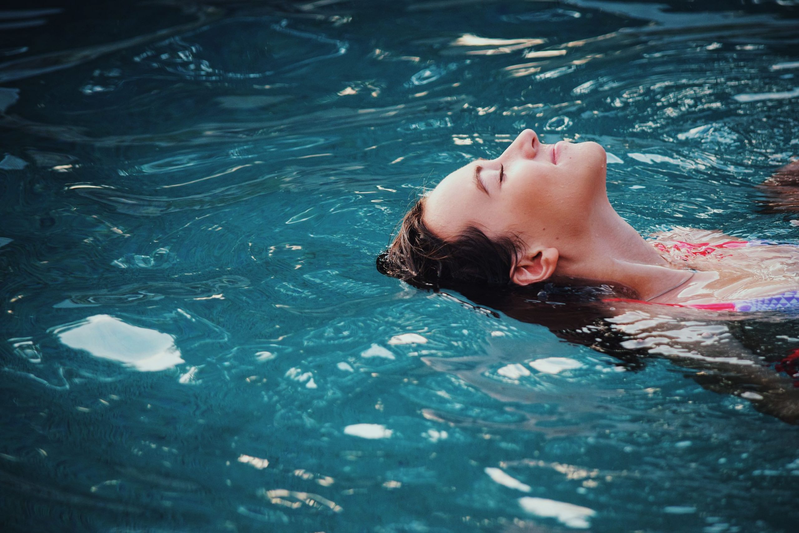 In piscina in gravidanza: i benefici e le precauzioni