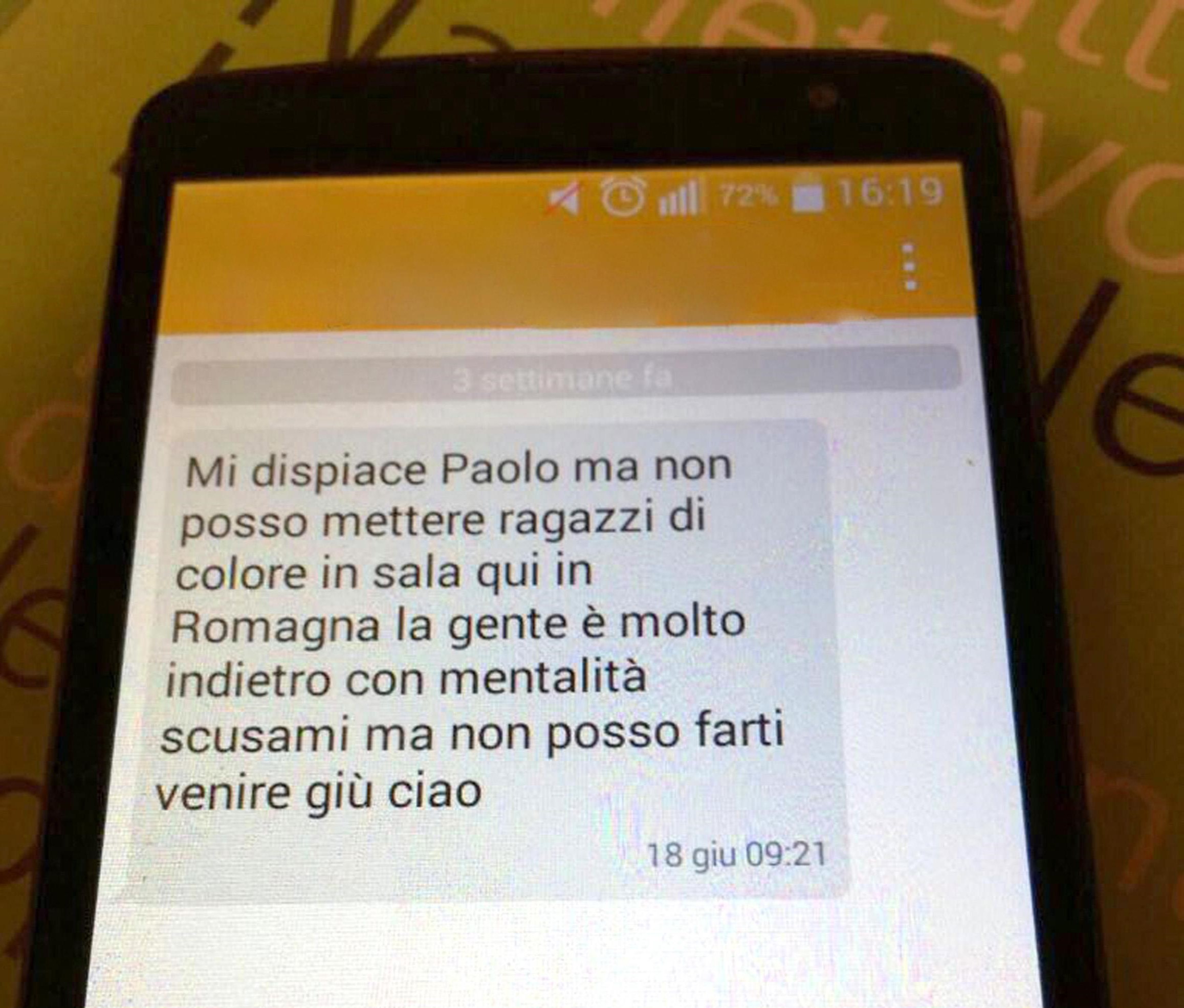 Cervia, hotel respinge cameriere italiano di colore: “Non ti assumo più”