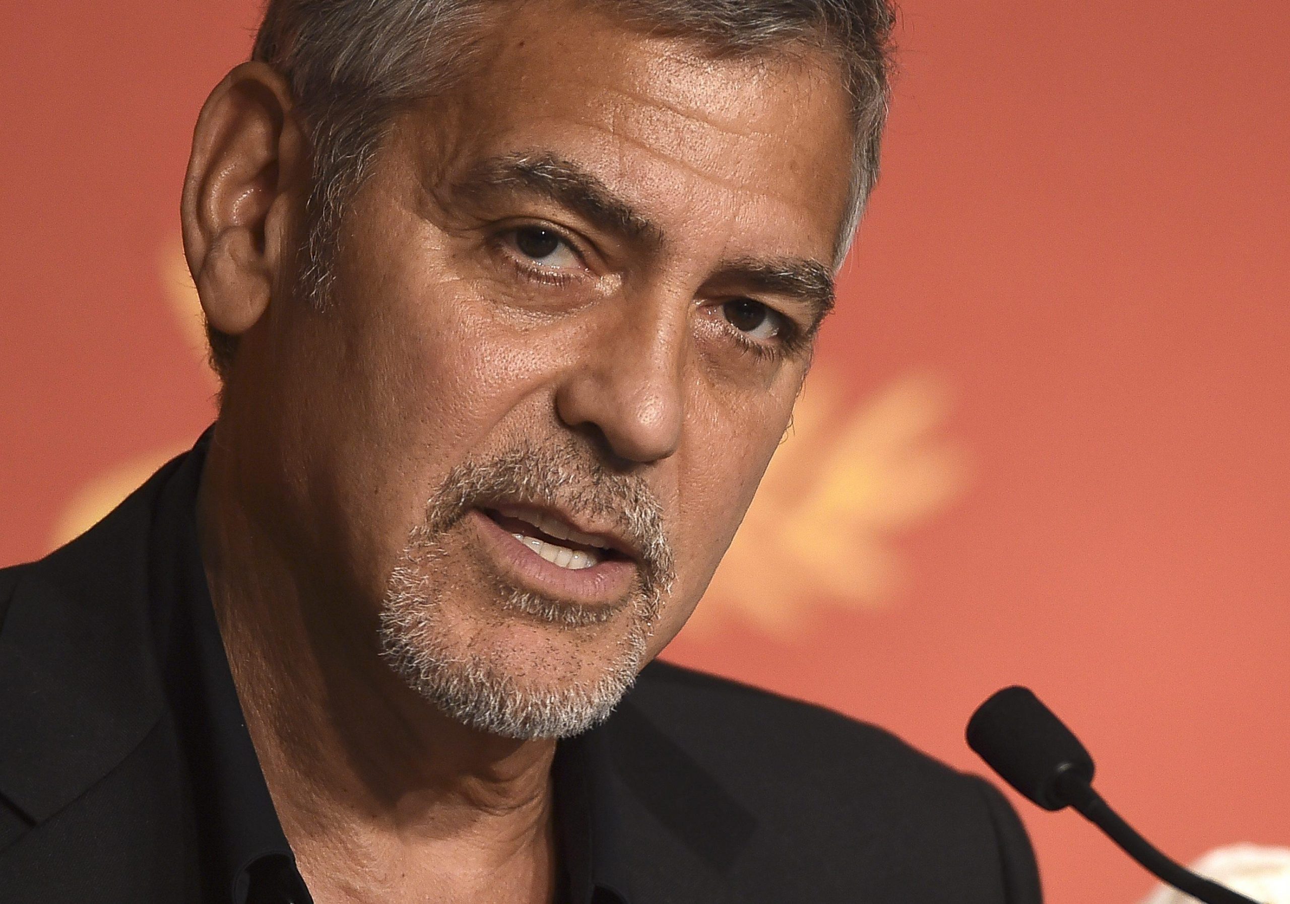 George Clooney si racconta: Essere papà a 56 anni è terrificante