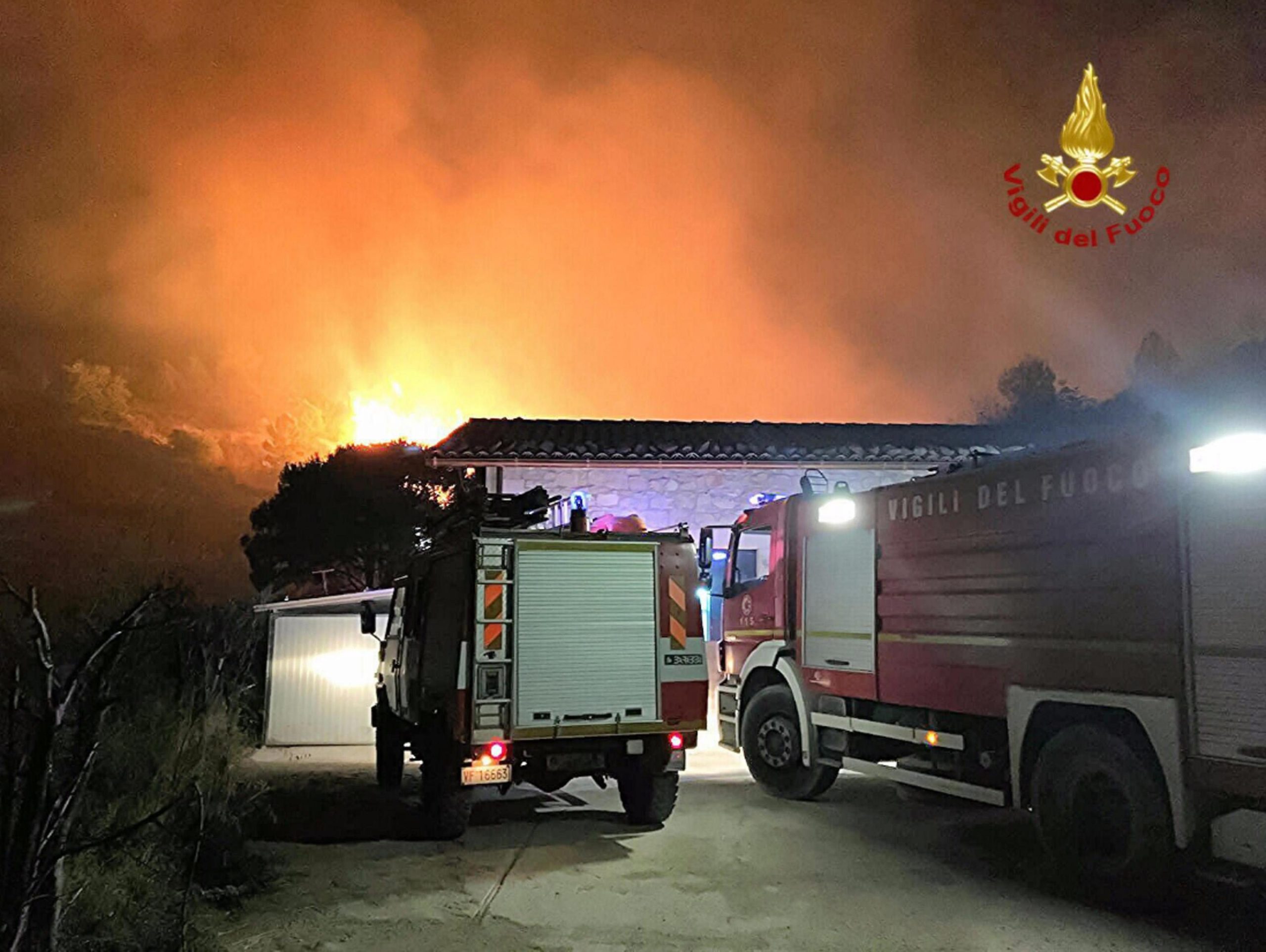 Ragusa, vigili del fuoco piromani: appiccavano fuoco per soldi ora indagati