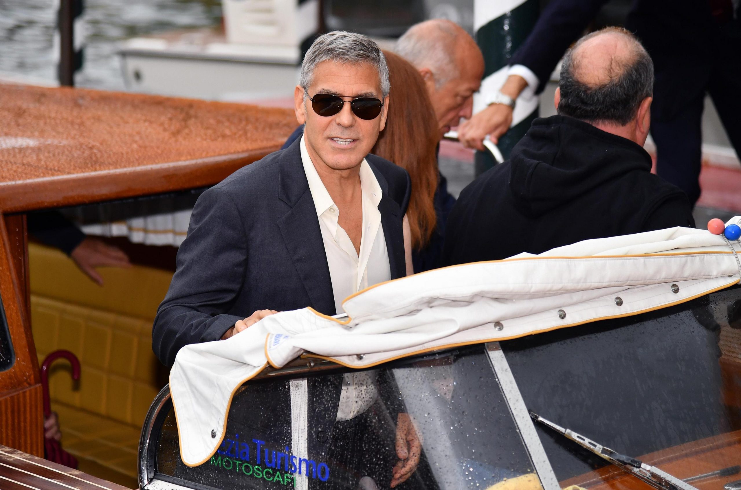 Festival di Venezia, l’arrivo di George Clooney e Amal Alamuddin con i gemelli