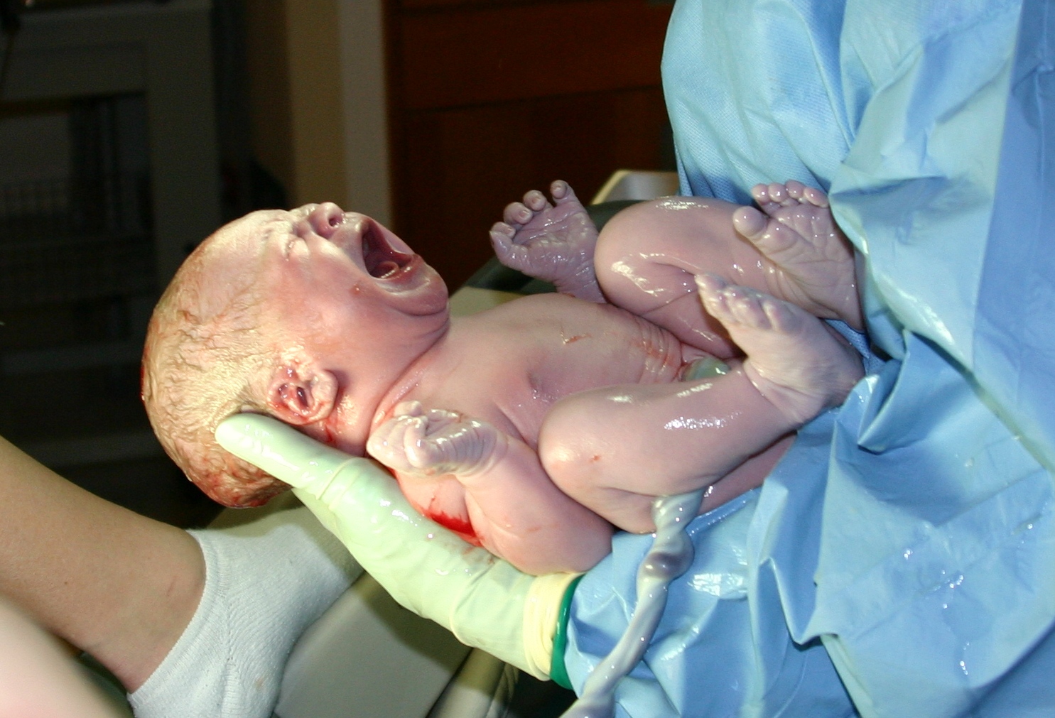 Violenza ostetrica, indagine shock : 1 mamma su 5 maltrattata durante il parto
