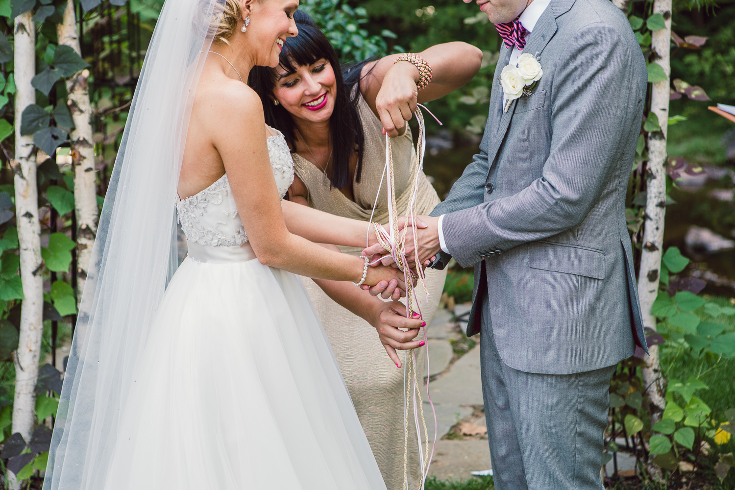 Rito dei nastri per il matrimonio: cos’è, cosa significa e letture